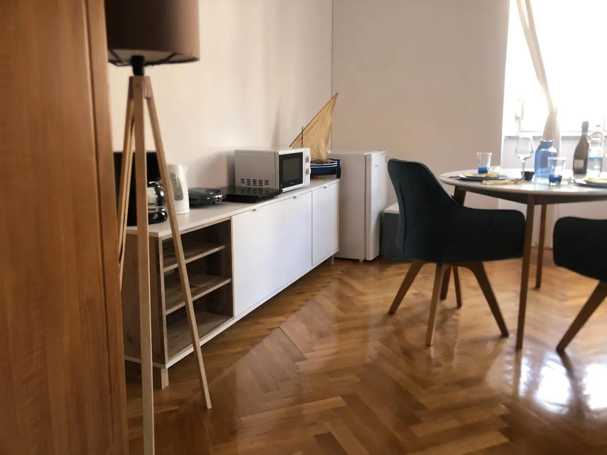 Polias Small Studio بولا شقة